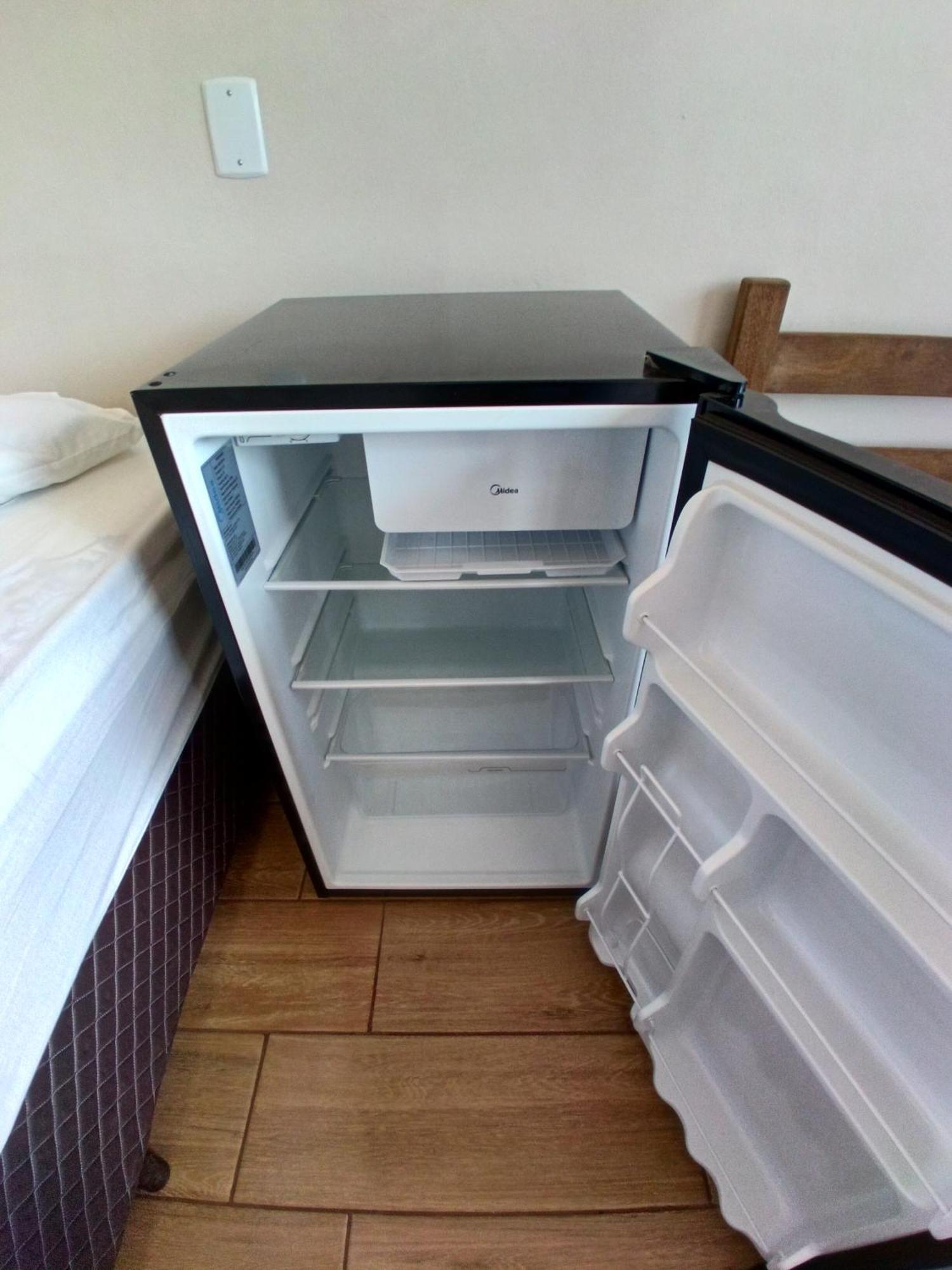 Apartamento 01 Com Varanda -avenida *